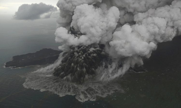 Geólogo CIGIDEN: “Indonesia es un territorio extremo desde un punto de vista geológico y demográfico”