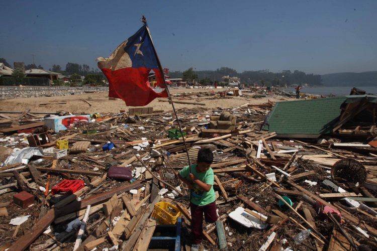 Libro explica el comportamiento del tsunami del 27 de febrero de 2010 que destruyó zonas costeras del Maule y Biobío