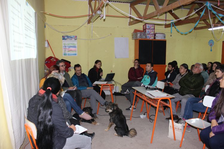 Conversatorio, mapeo comunitario y taller de riesgo aluvionar en macrocampamento en Antofagasta