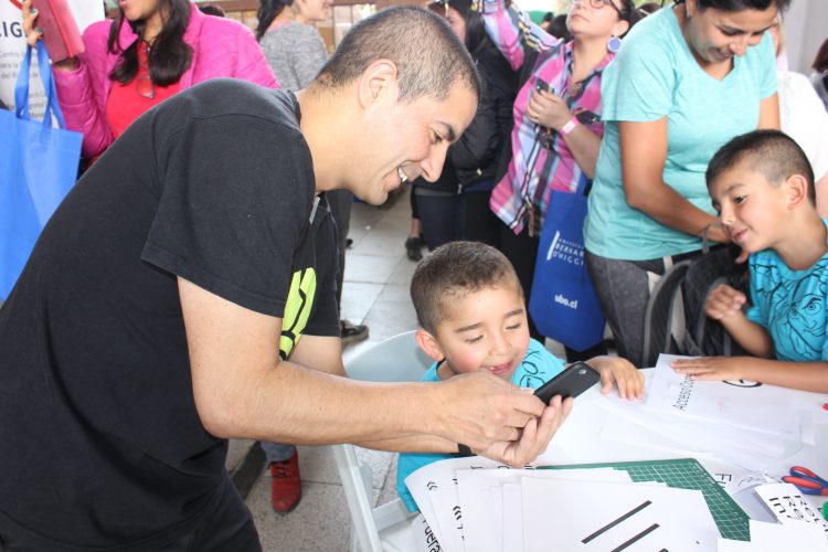 Fiesta de divulgación científica acoge a más de 14 mil visitantes de la Región Metropolitana