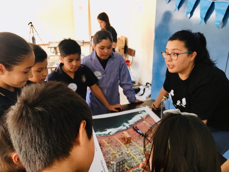 Proyecto de divulgación CIGIDEN invita a niñas y niños a jugar y conocer sobre tsunamis
