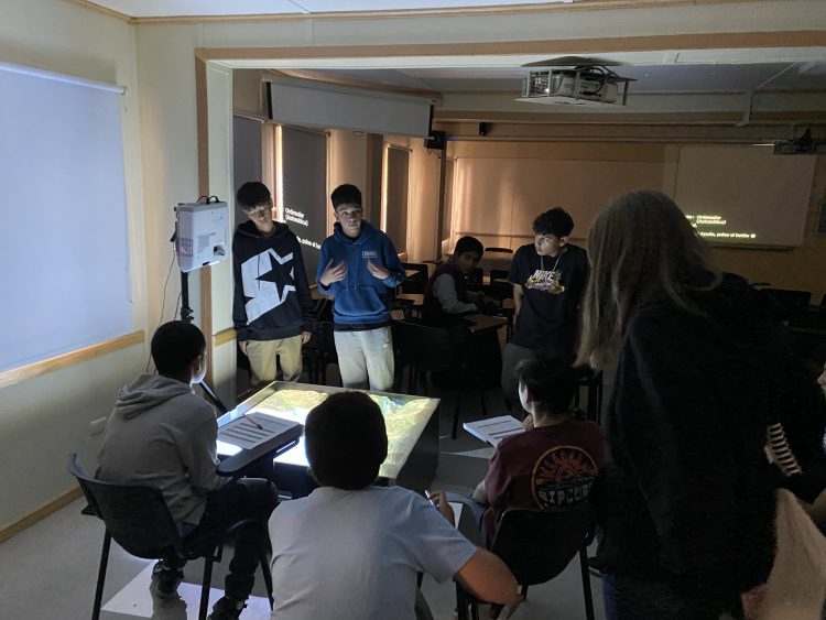 Estudiantes de enseñanza media se convierten en científicos por una tarde en la UC