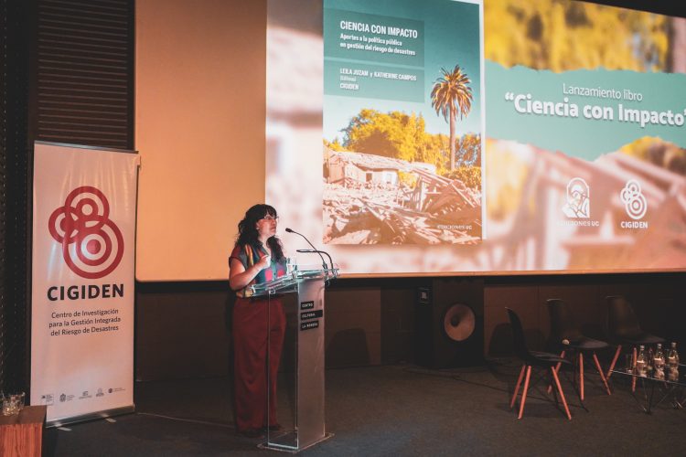 Lanzan libro que conecta a la ciencia con los tomadores de decisión en el ámbito del riesgo de desastres