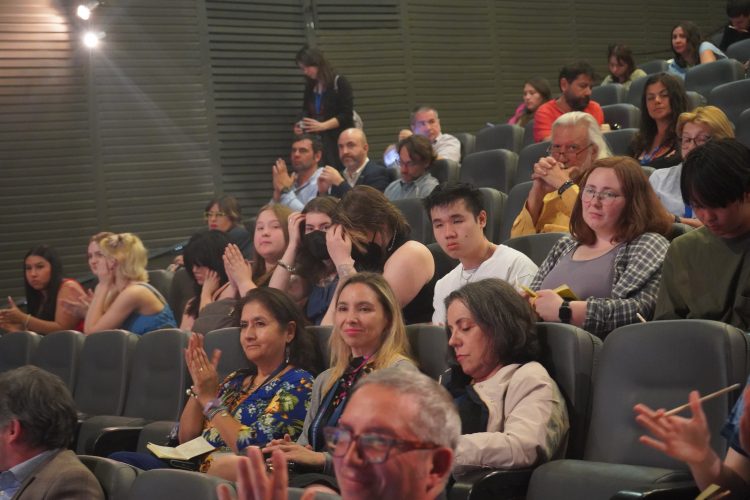 Lanzan libro que conecta a la ciencia con los tomadores de decisión en el ámbito del riesgo de desastres