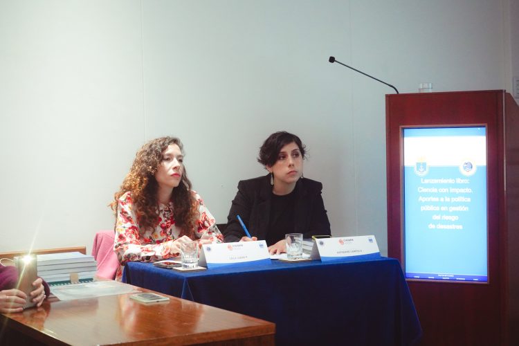 Presentan en el SHOA libro con propuestas para la política pública en materia de desastres