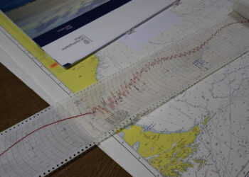 “Herencia Sísmica”: exposición sobre terremotos y tsunamis en Chile reúne obras inéditas de seis artistas nacionales y objetos sismológicos nunca antes exhibidos